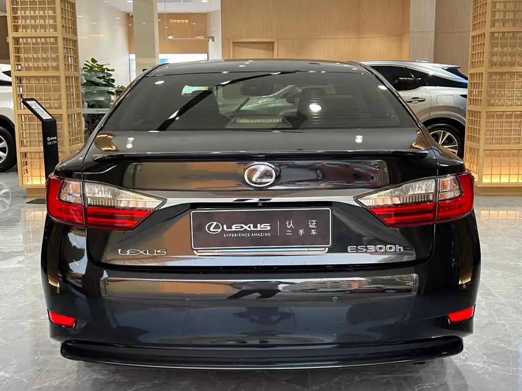 LEXUS ES 2015