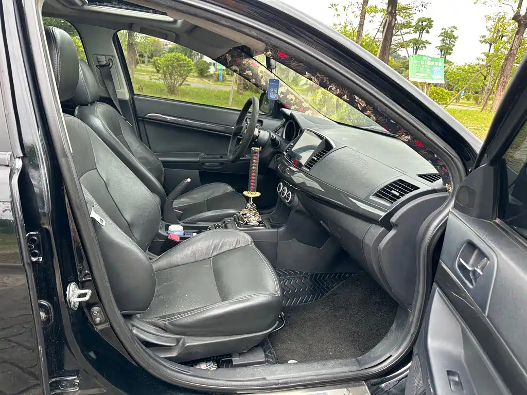 MITSUBISHI LANCER EX 2010