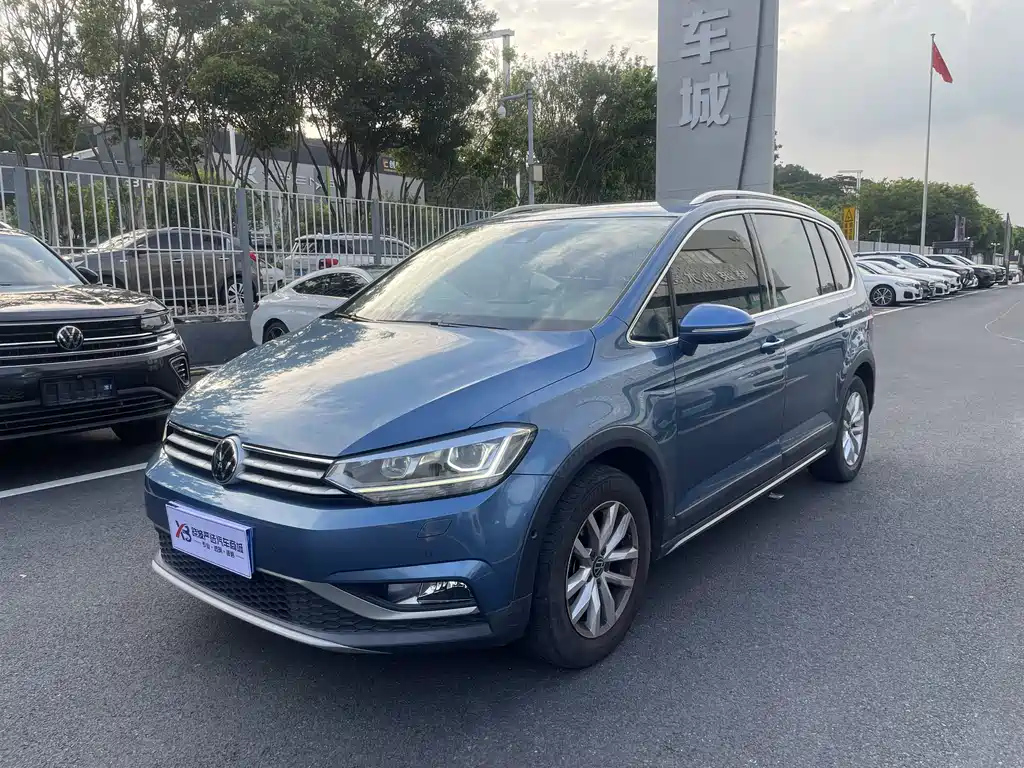 VOLKSWAGEN TOURAN 2021