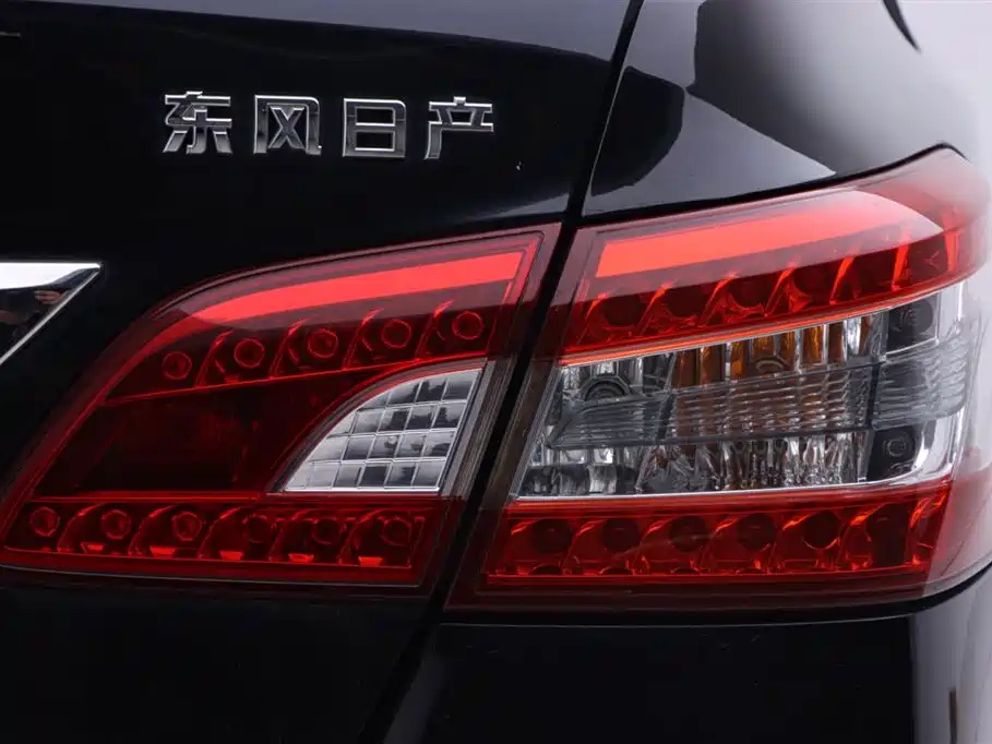 NISSAN SYLPHY 2013