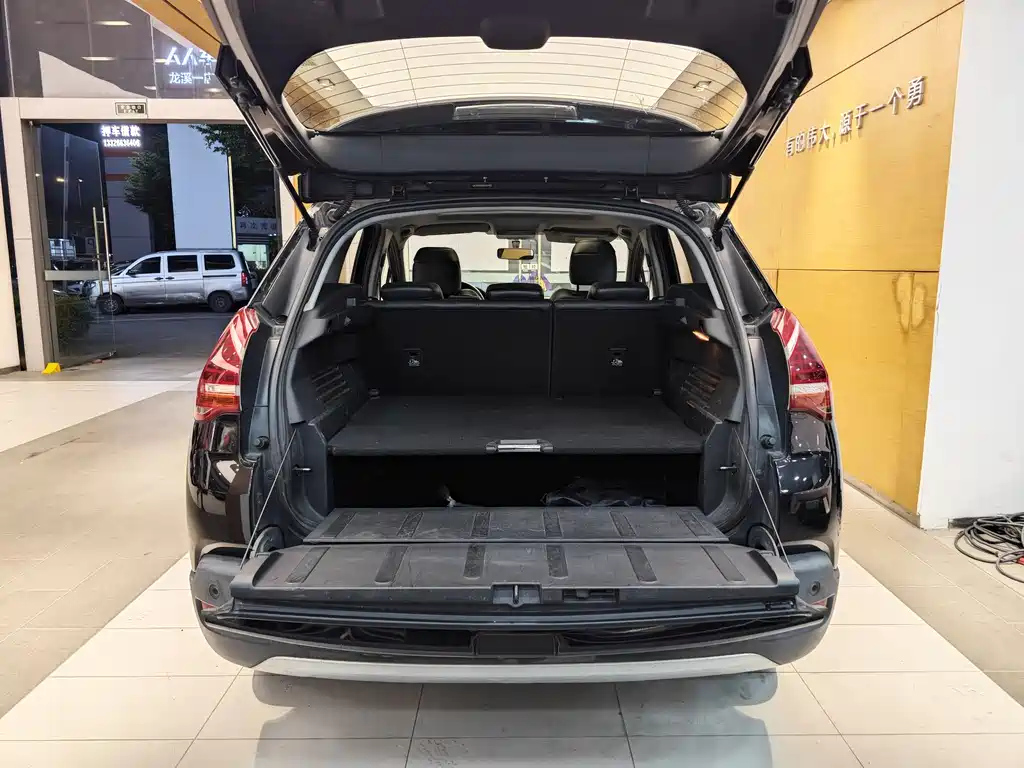 PEUGEOT 3008 2013