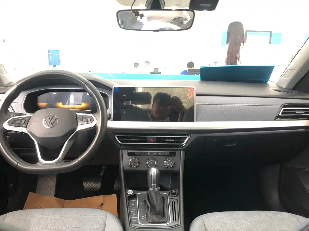 VOLKSWAGEN LAVIDA 2023
