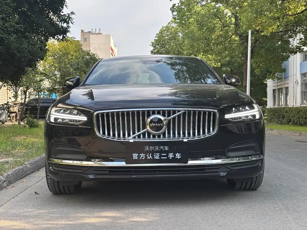 VOLVO S90 2025