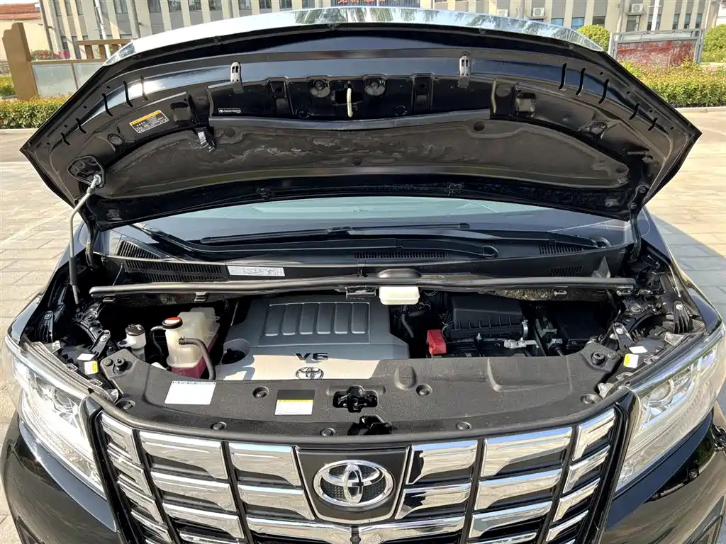 TOYOTA ALPHARD 2017