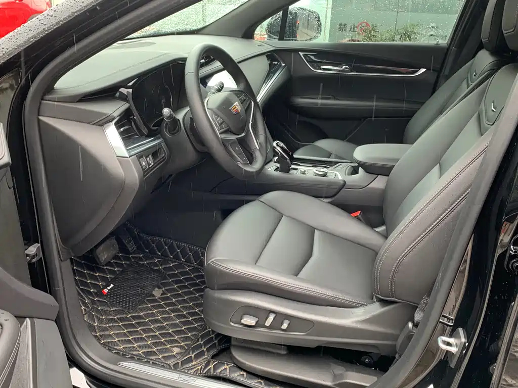 CADILLAC XT5 2024