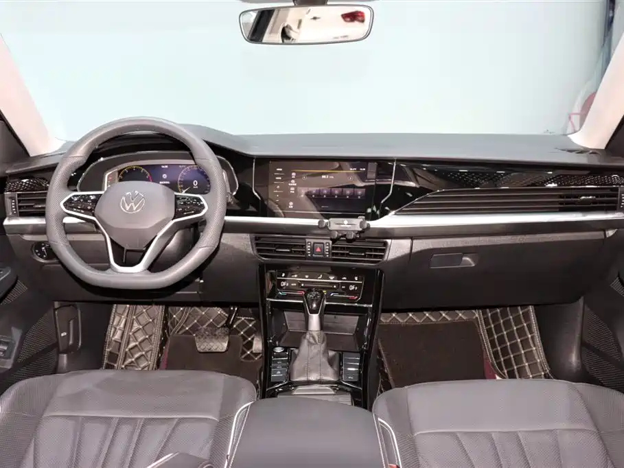 VOLKSWAGEN PASSAT 2024