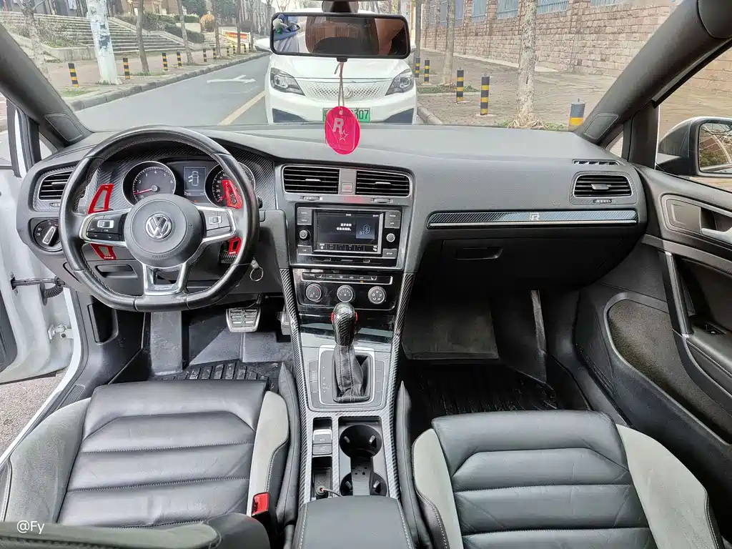 VOLKSWAGEN GOLF 2016