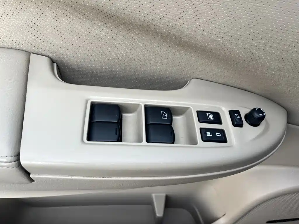 NISSAN QUEST 2014