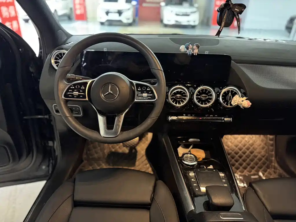 MERCEDES BENZ GLA 2022