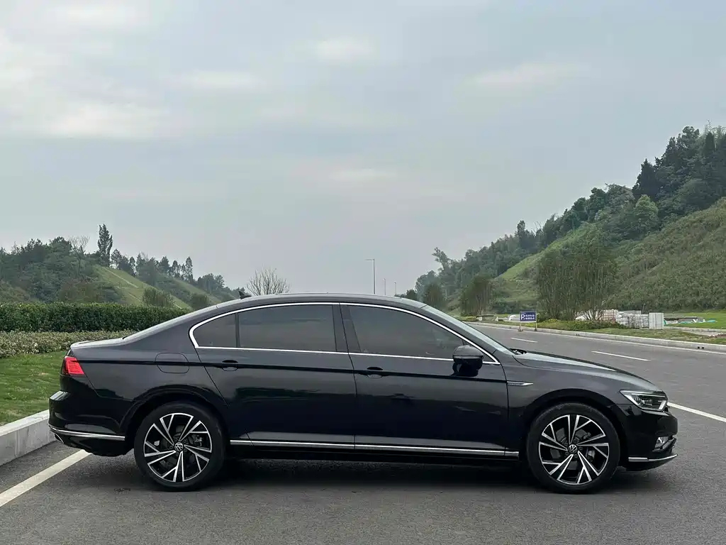 VOLKSWAGEN MAGOTAN 2020