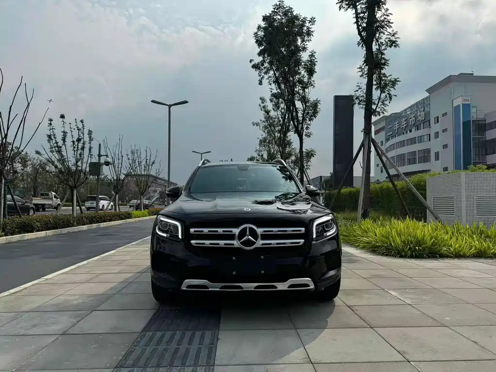 MERCEDES BENZ GLB 2023