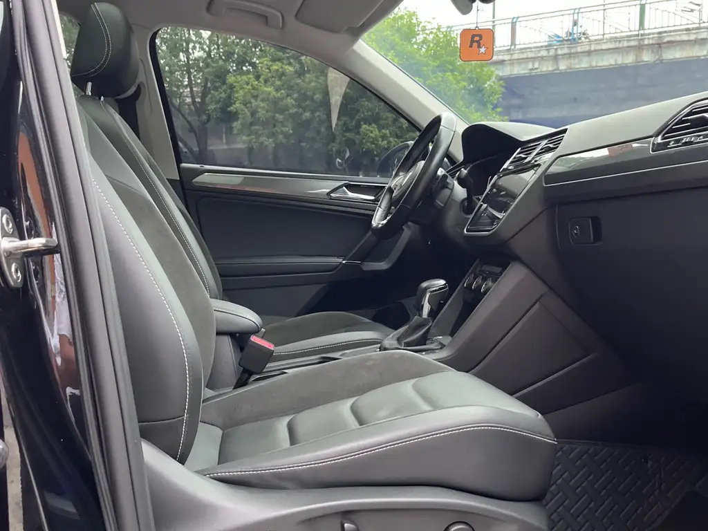 VOLKSWAGEN TIGUAN L 2021