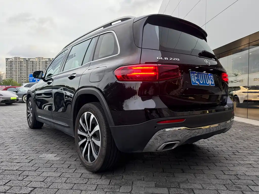MERCEDES BENZ GLB 2024
