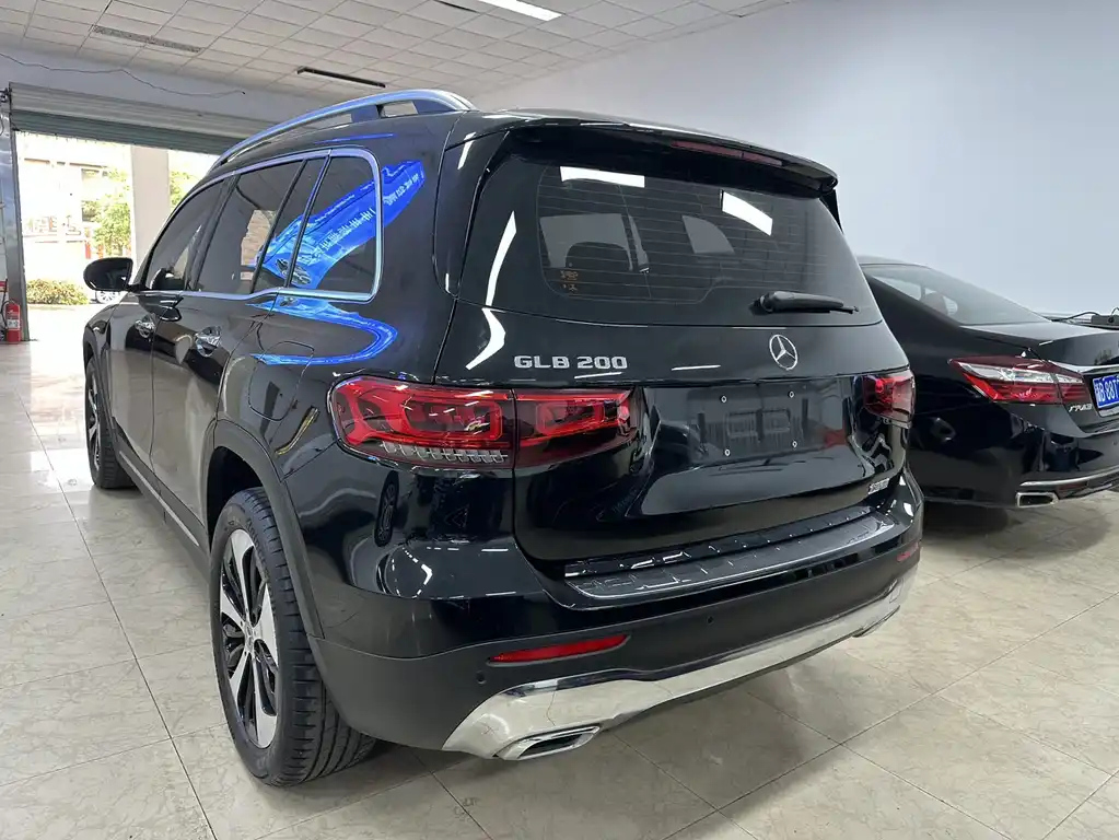 MERCEDES BENZ GLB 2023