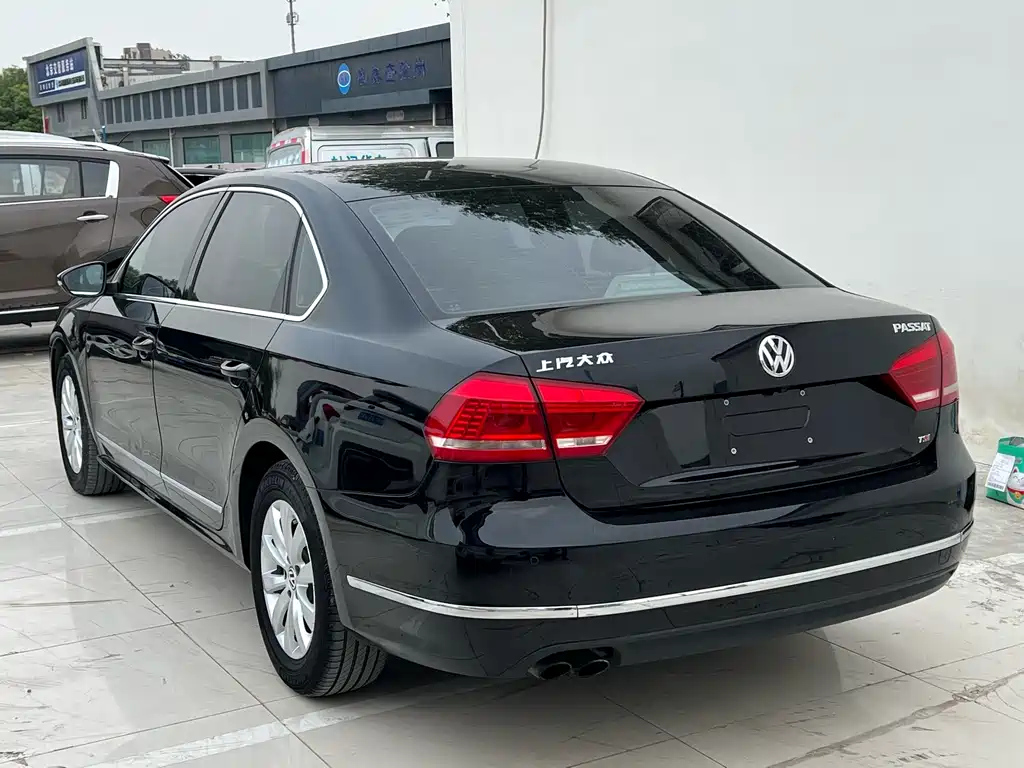 VOLKSWAGEN PASSAT 2013