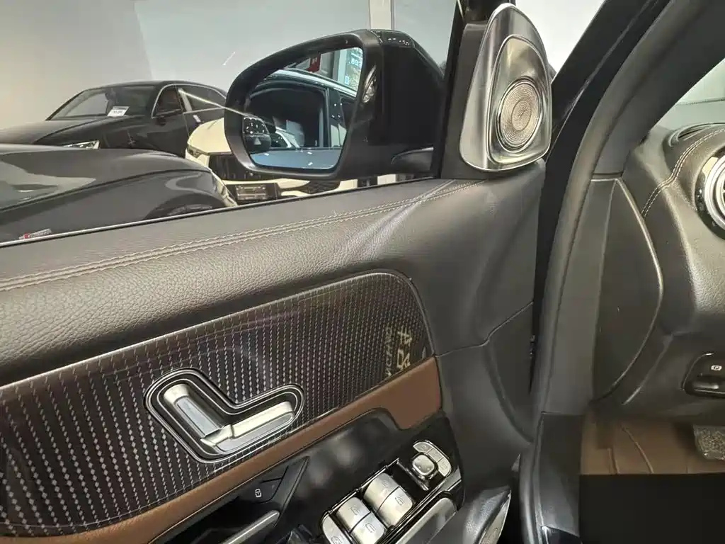 MERCEDES BENZ GLB 2023