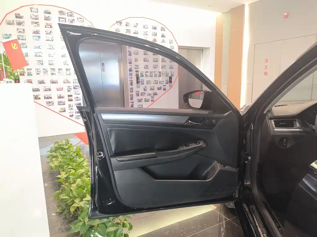 VOLKSWAGEN BORA 2018