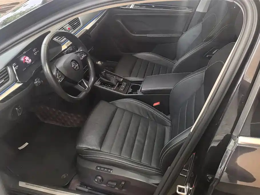 SKODA SUPERB 2019