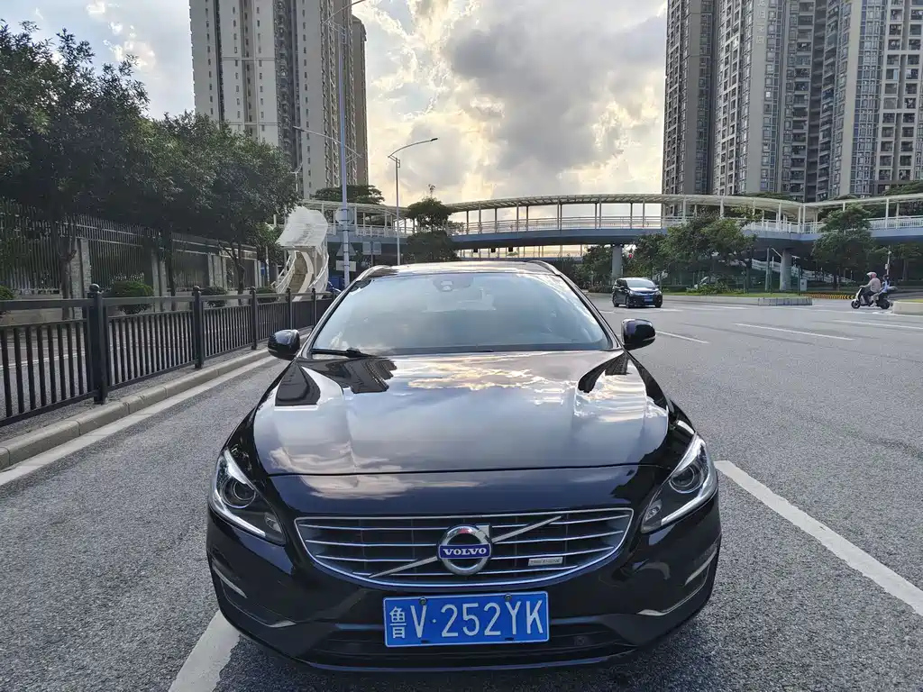 VOLVO V60 2014