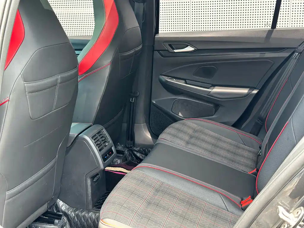 VOLKSWAGEN GOLF GTI 2021