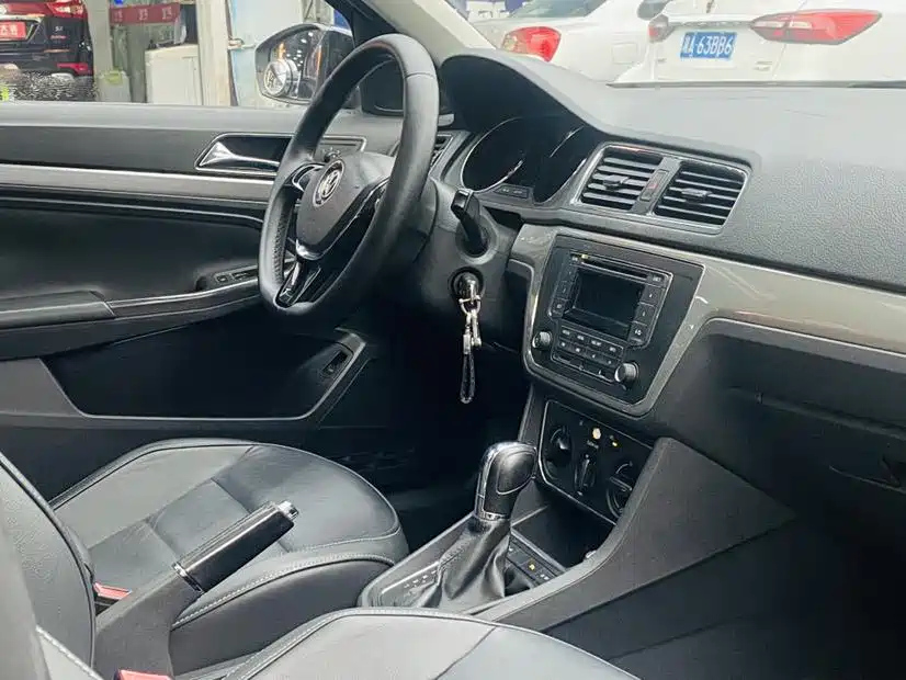 VOLKSWAGEN LAVIDA 2016