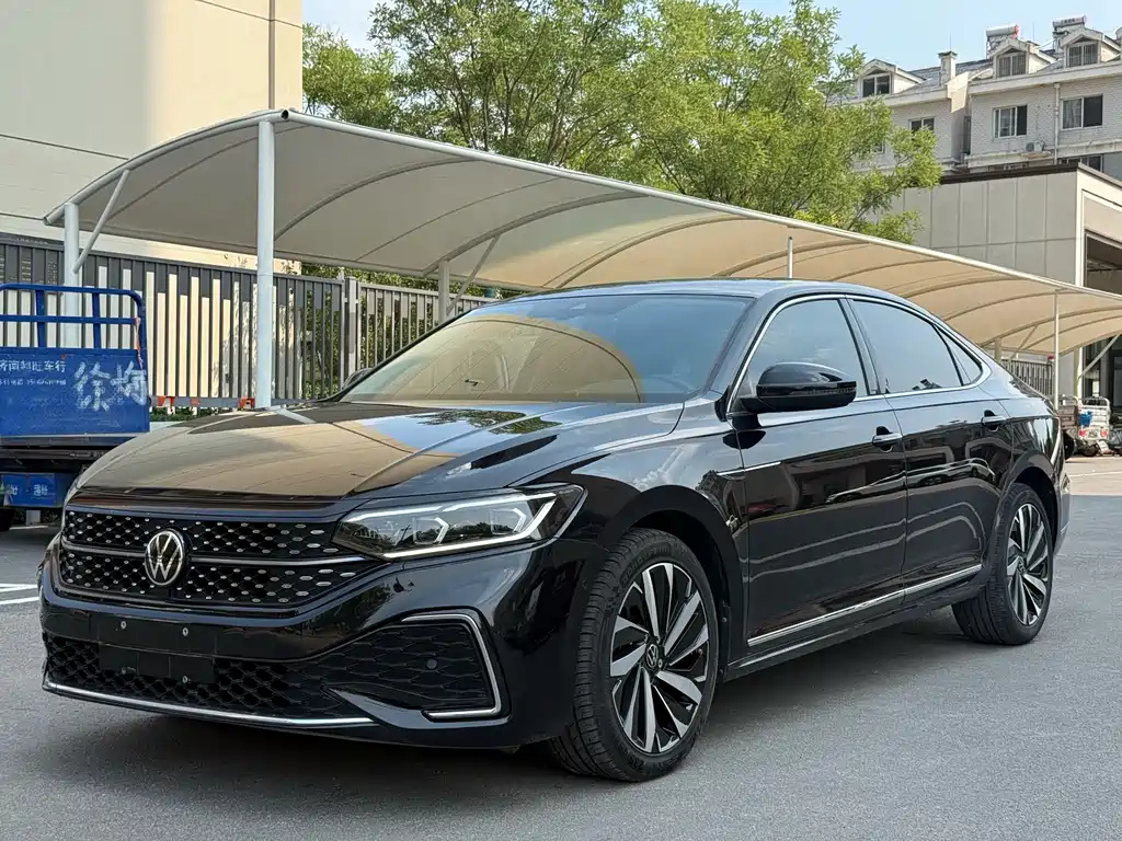 VOLKSWAGEN PASSAT 2022