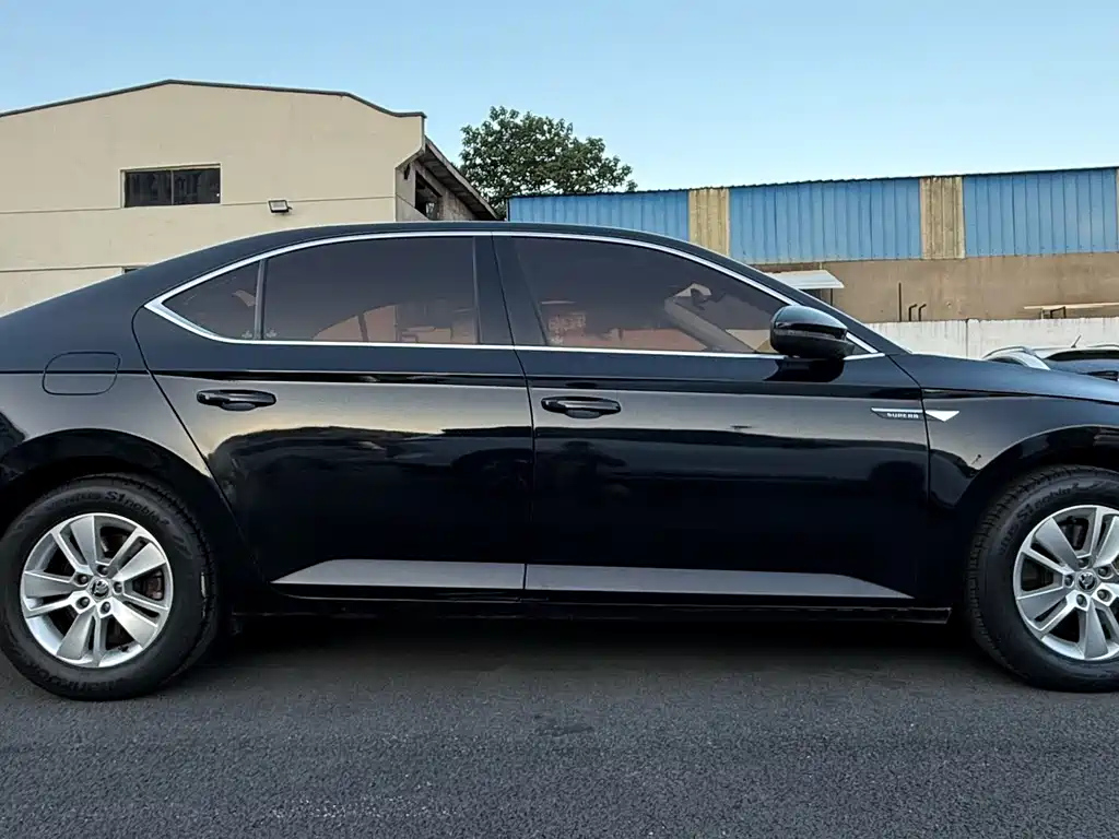 SKODA SUPERB 2019