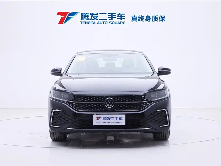 VOLKSWAGEN PASSAT 2024