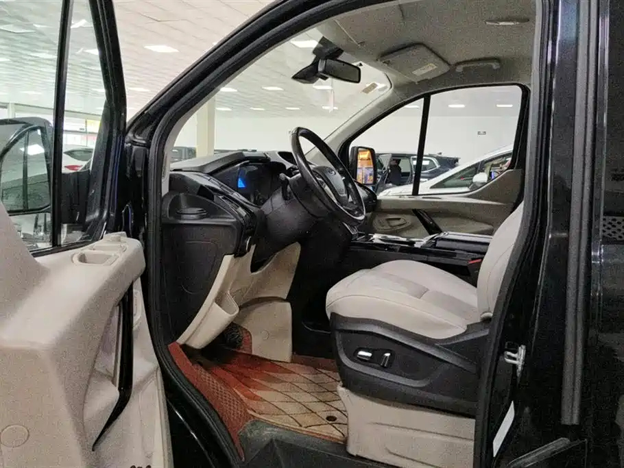 FORD TOUREO 2017