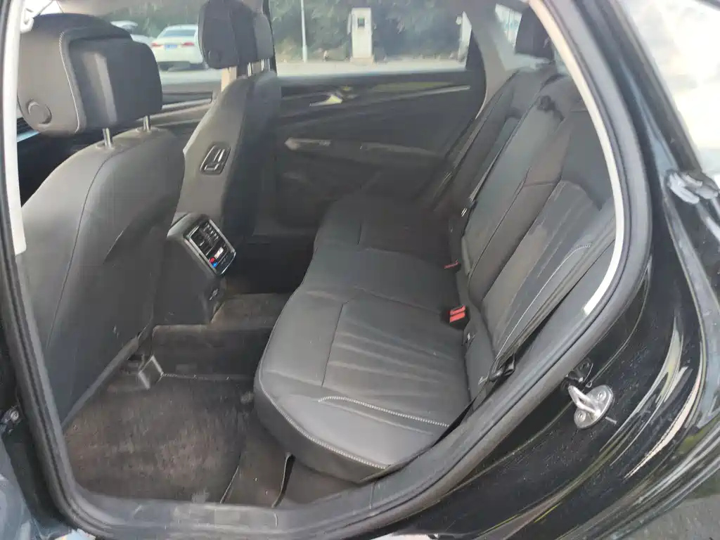 VOLKSWAGEN PASSAT 2024