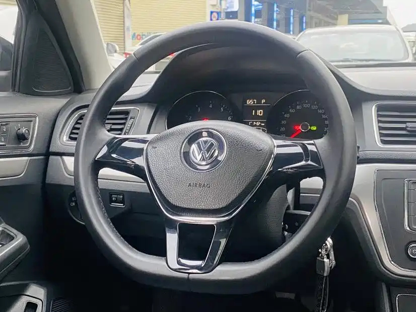 VOLKSWAGEN LAVIDA 2016