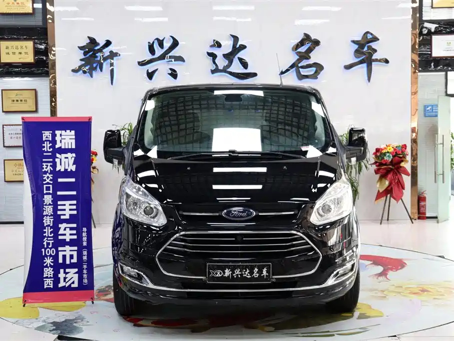 FORD TOUREO 2018