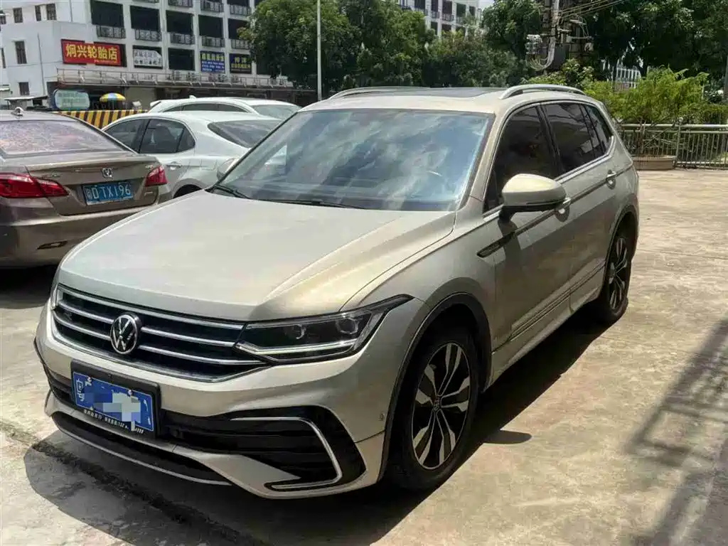 VOLKSWAGEN TIGUAN L