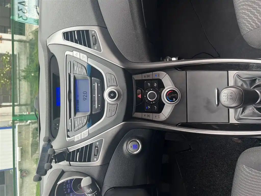 HYUNDAI ELANTRA 2012