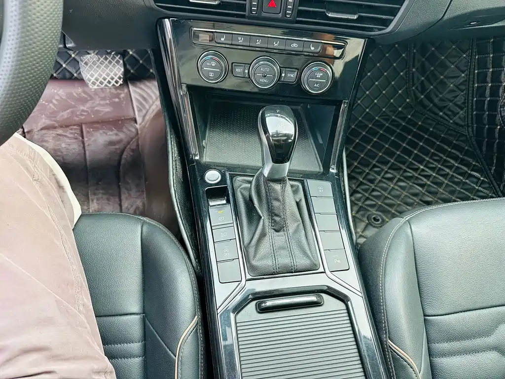 VOLKSWAGEN PASSAT 2019