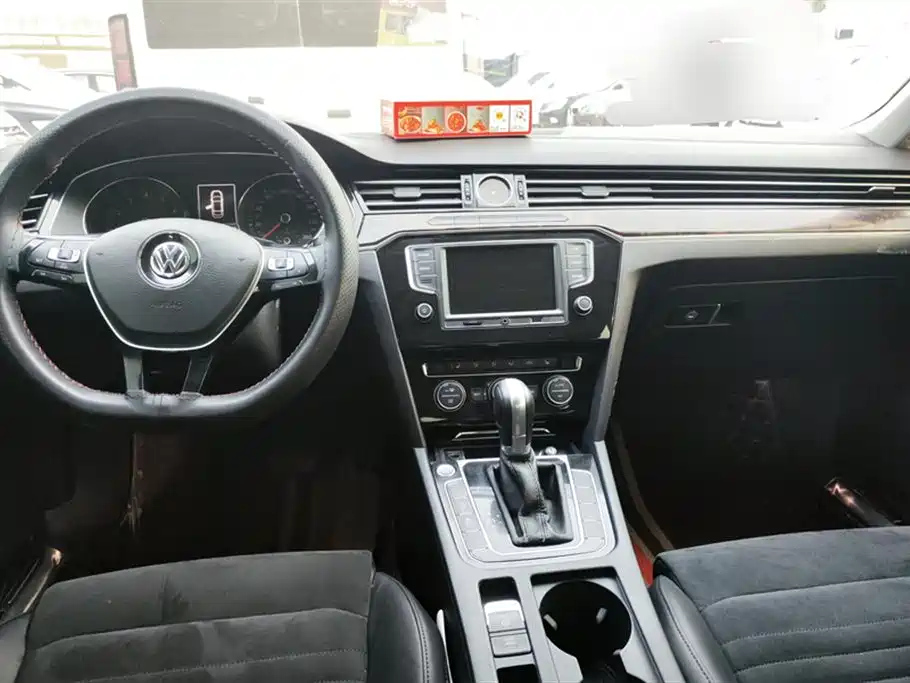 VOLKSWAGEN MAGOTAN 2017