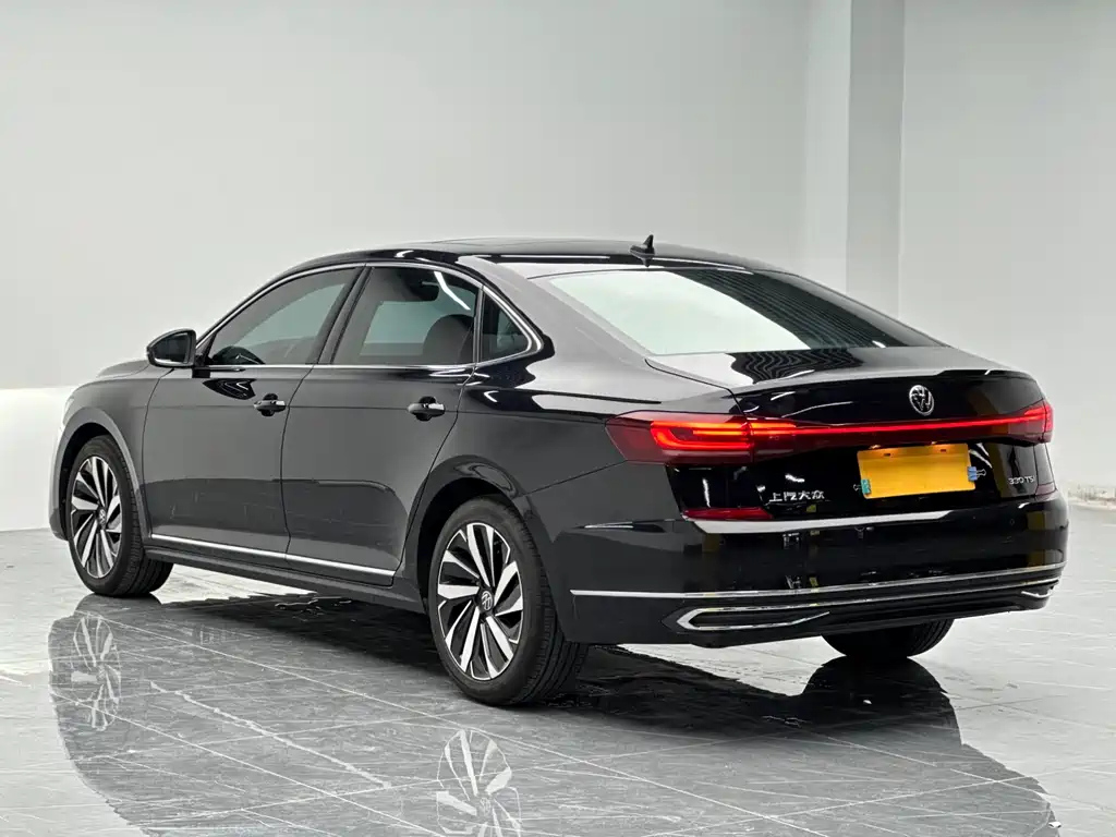 VOLKSWAGEN PASSAT 2022