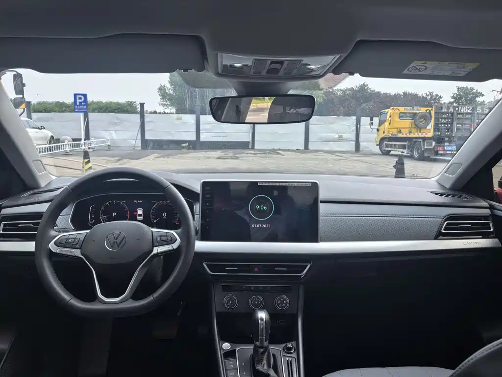 VOLKSWAGEN LAVIDA 2024