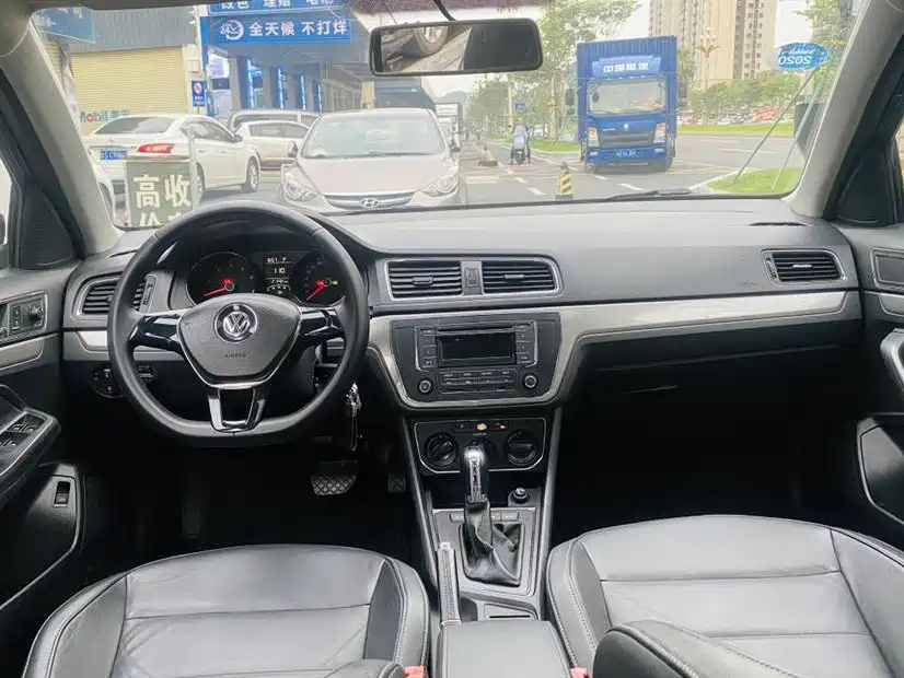VOLKSWAGEN LAVIDA 2016