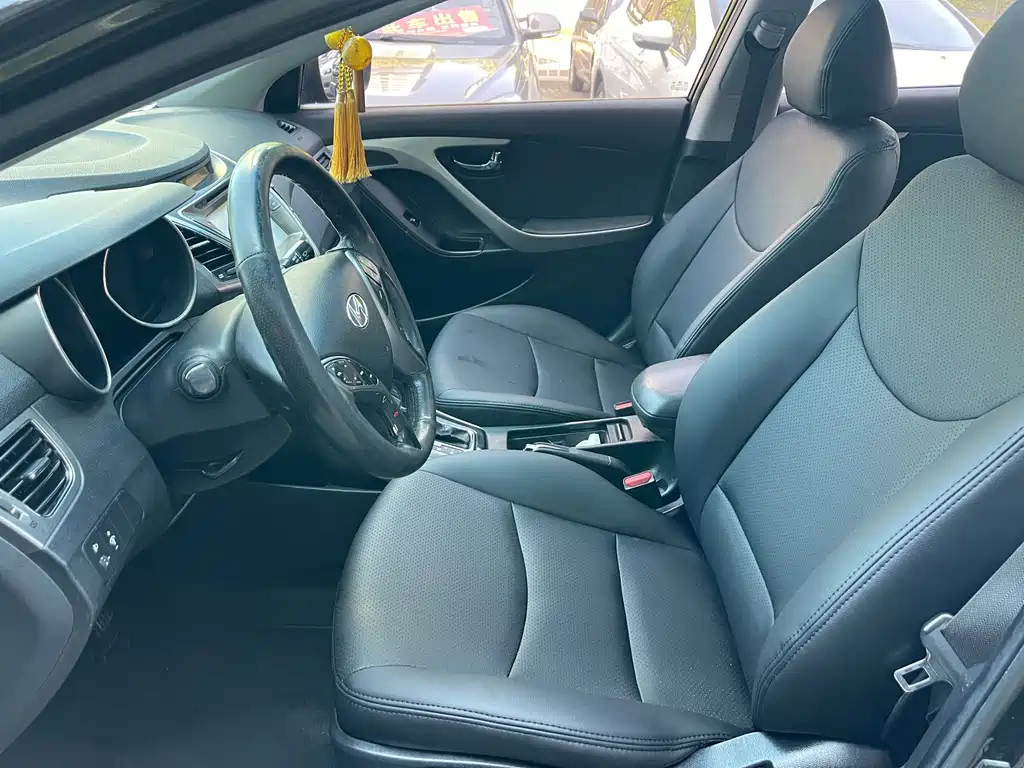 HYUNDAI ELANTRA 2012