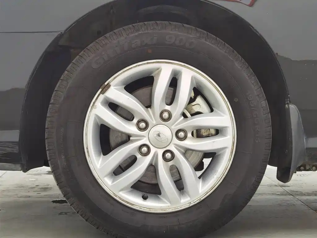 HYUNDAI CELESTA 2011