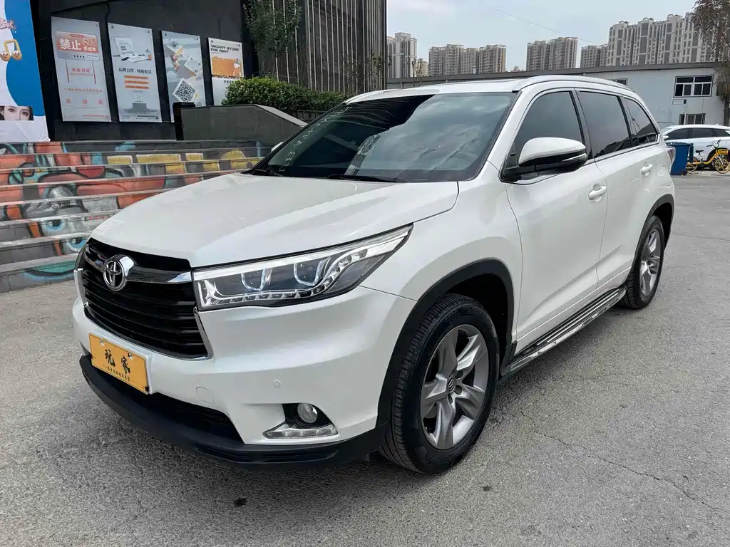 TOYOTA HIGHLANDER