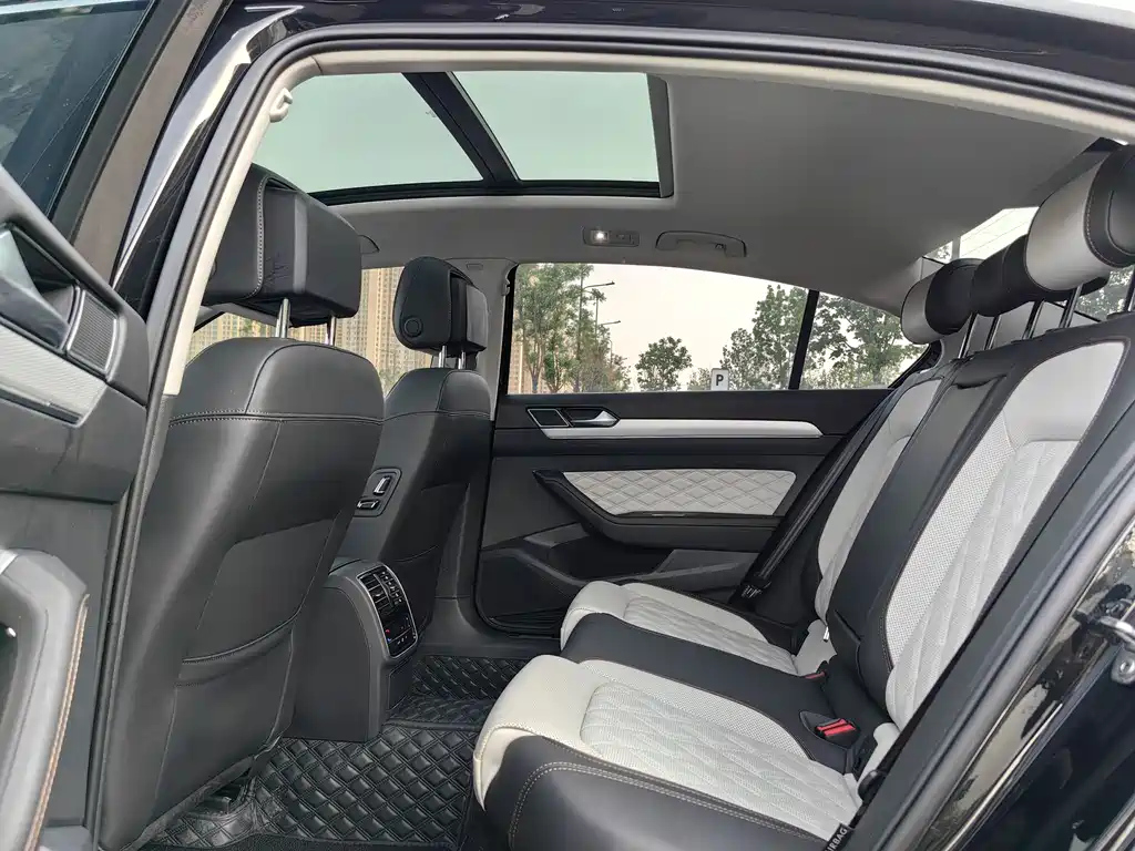 VOLKSWAGEN MAGOTAN 2023