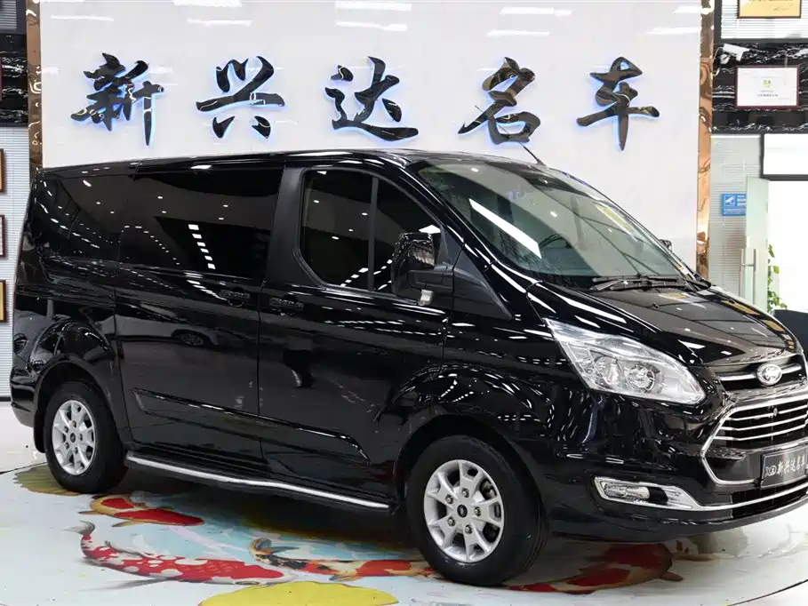 FORD TOUREO 2018