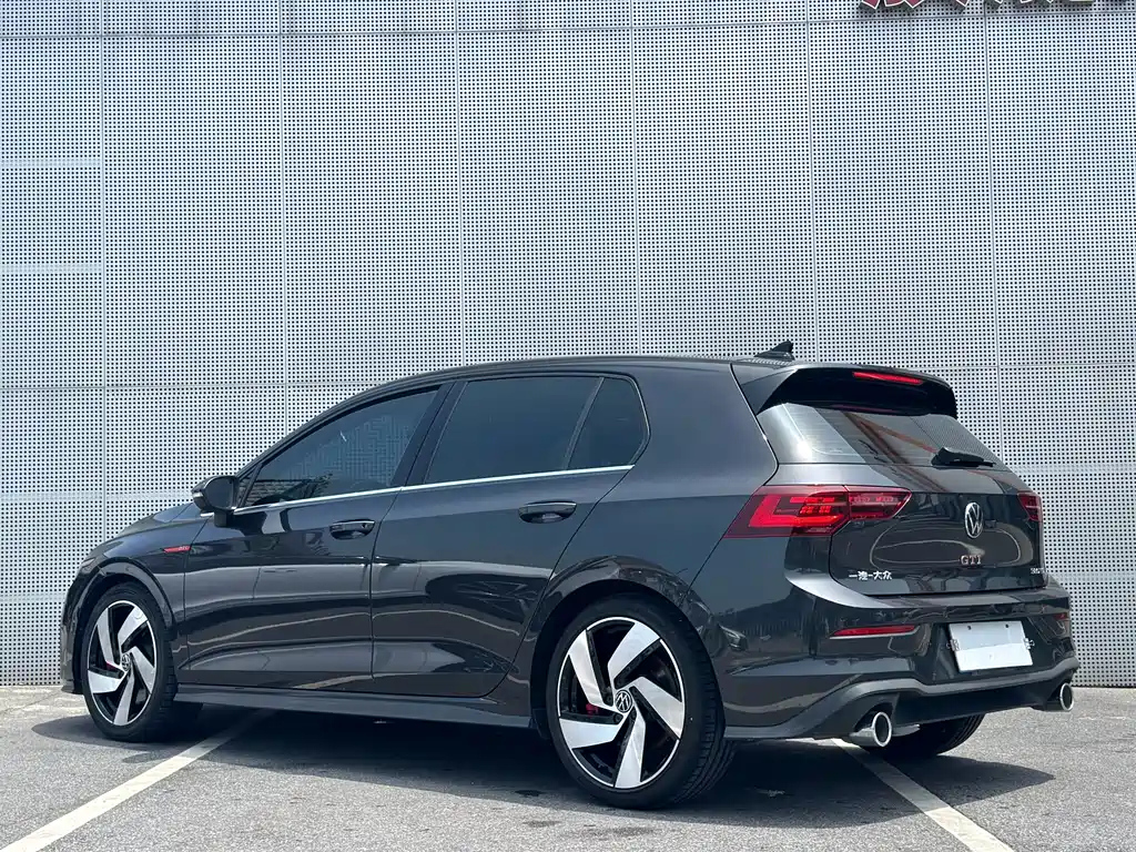 VOLKSWAGEN GOLF GTI 2021