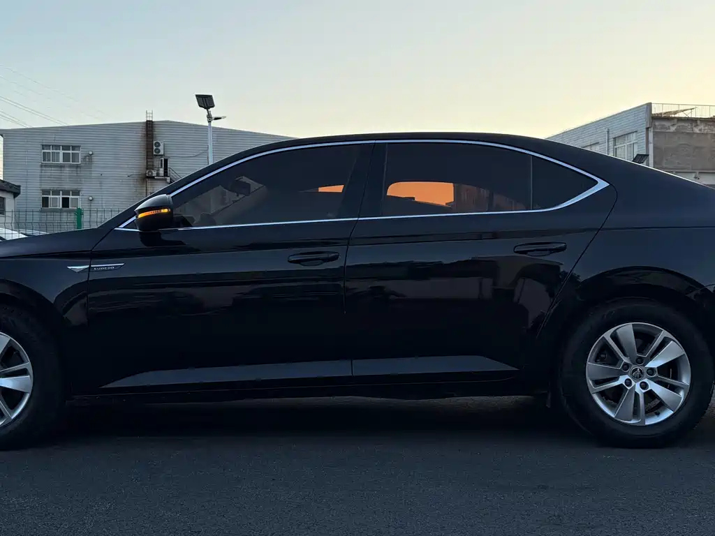 SKODA SUPERB 2019