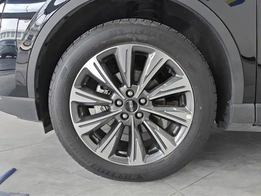 LINCOLN ADVENTURER 2022