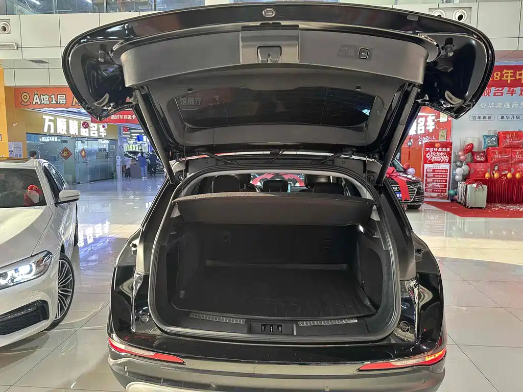LINCOLN ADVENTURER 2021