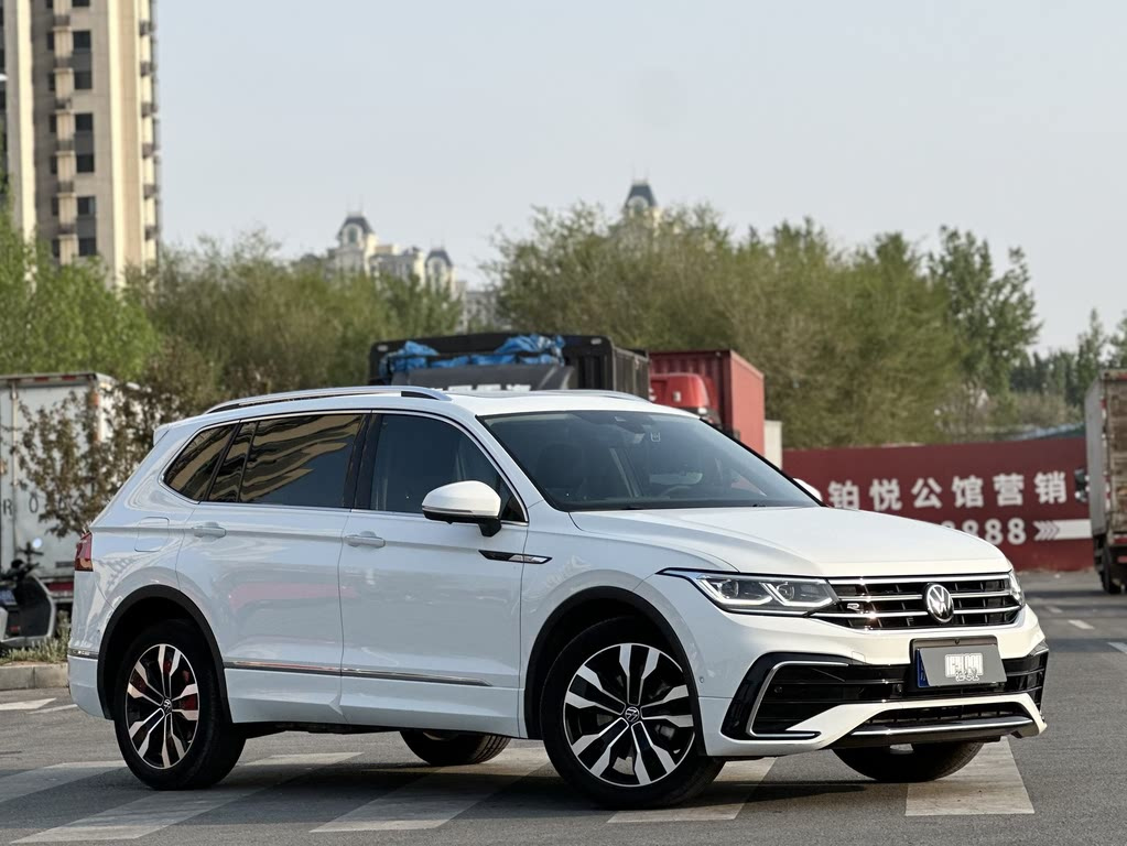VOLKSWAGEN TIGUAN L 2023