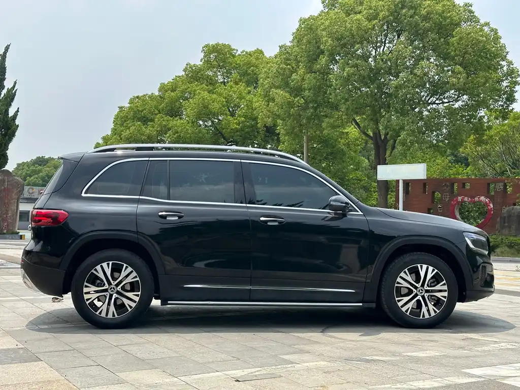 MERCEDES BENZ GLB 2024
